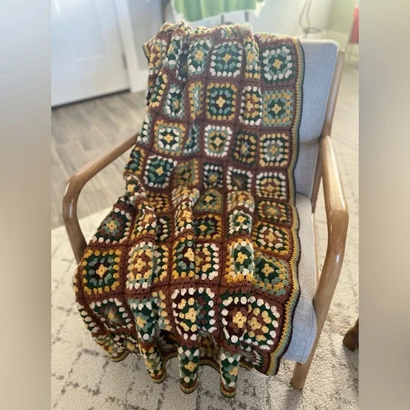 Granny Square Vintage Crochet Lap/Throw Blanket Handmade 🤎💛💚 - Picture 9 of 9